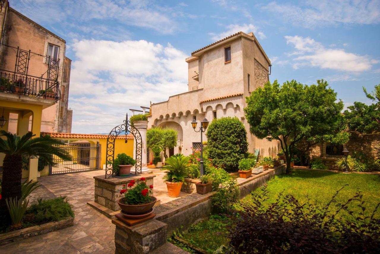 Torre Caetana Bed & Breakfast Minturno Exterior photo